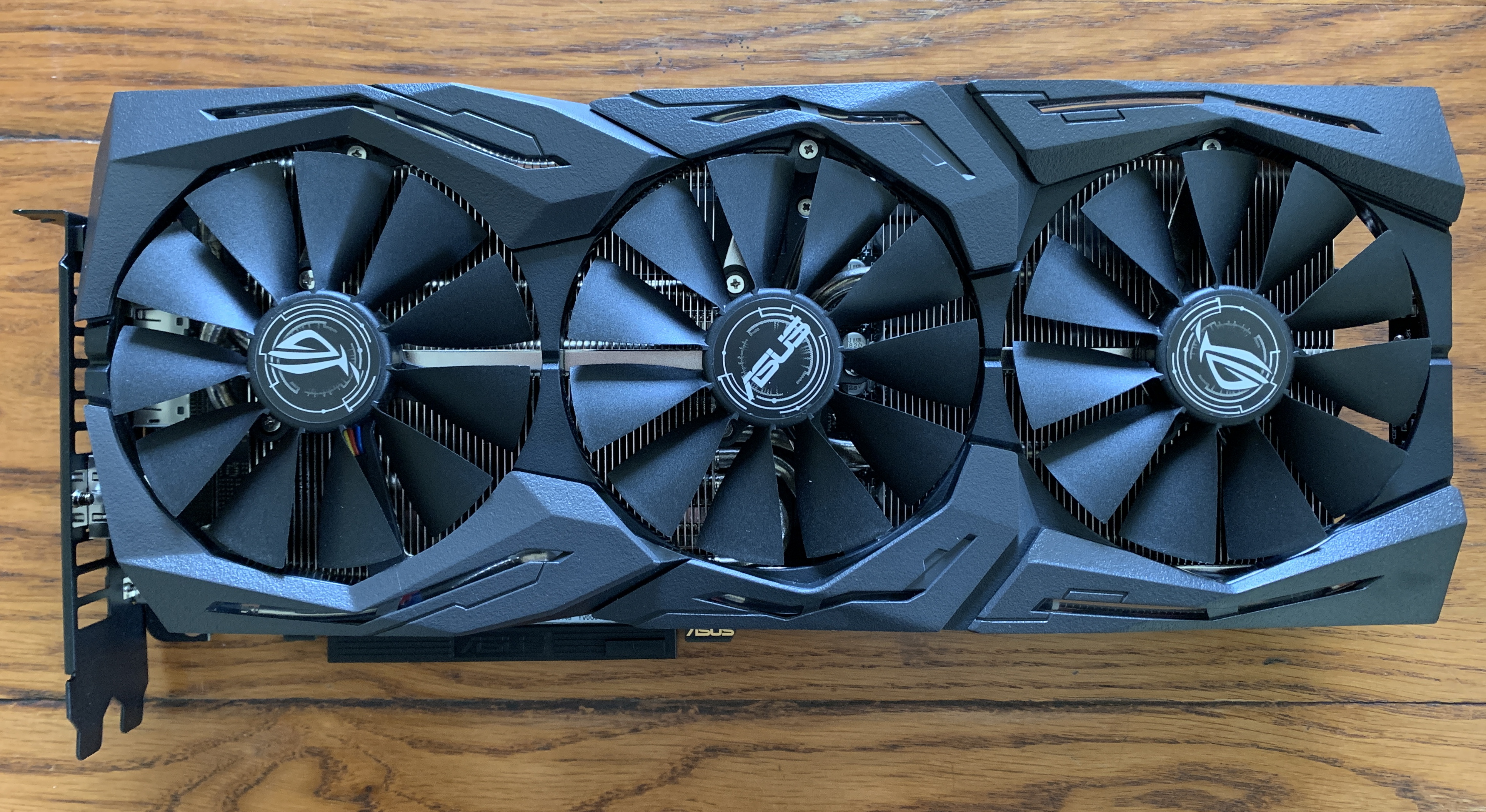 Close-up of a consumer GDDR6 graphics card, the memory generation the attack exploits
